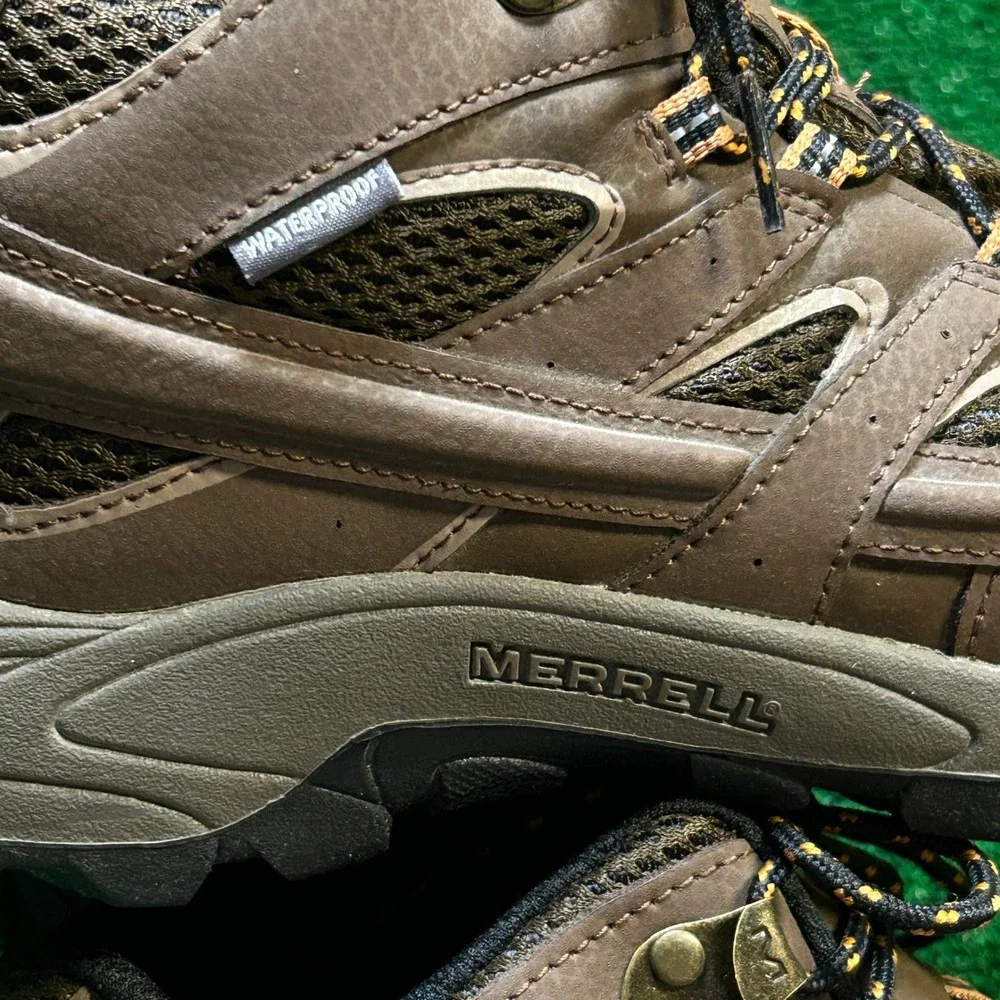 Merrell Moab 2 Mid Waterproof Hiking Boots Youth 7M Women 8.5/ 9